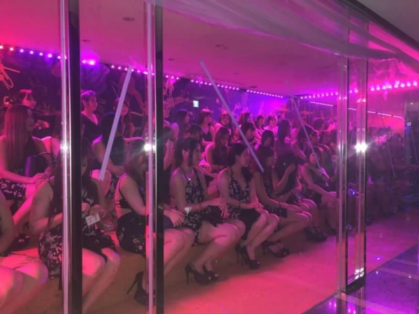 金胡同 台北夜總會制服禮服便服酒店 武小p